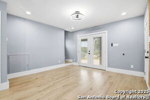 Foto del edificio - 1571 Lakeshore Dr