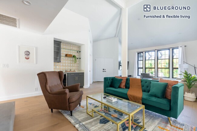 Foto del edificio - 26022 Terra Bella Ave