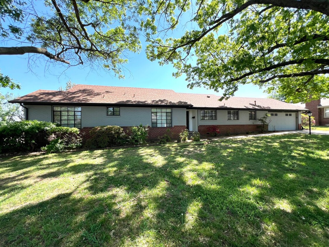 Primary Photo - For Lease | Midtown Tulsa | 3 bed, 2 bath ...