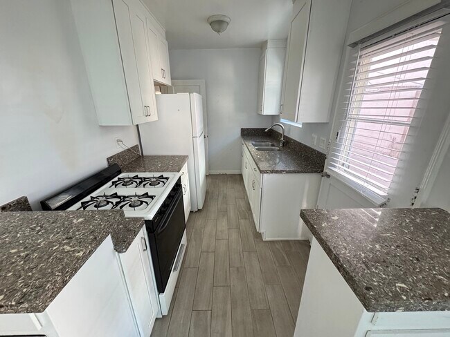 Foto del edificio - 9217 Alcott St