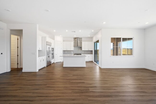 Building Photo - Stunning New Build!