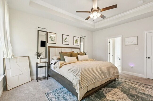 Foto del edificio - Bright & Spacious 4BR Home in Lake Haven - Move In Special! $300 Off Rent
