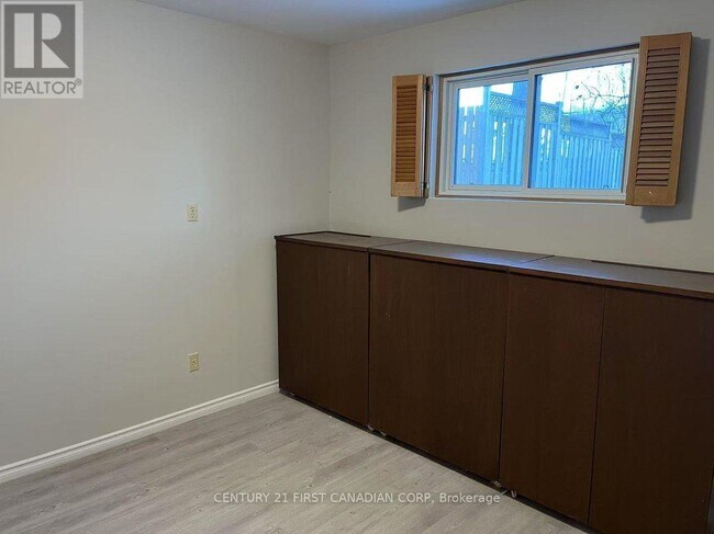 Photo du bâtiment - 711 Algoma Ave