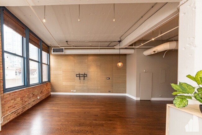 Building Photo - 124 W Polk St