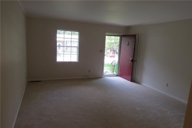 Building Photo - 2571 Carolyn Dr