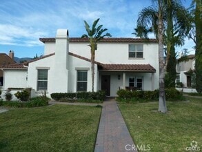 Building Photo - 2459 Huntington Dr