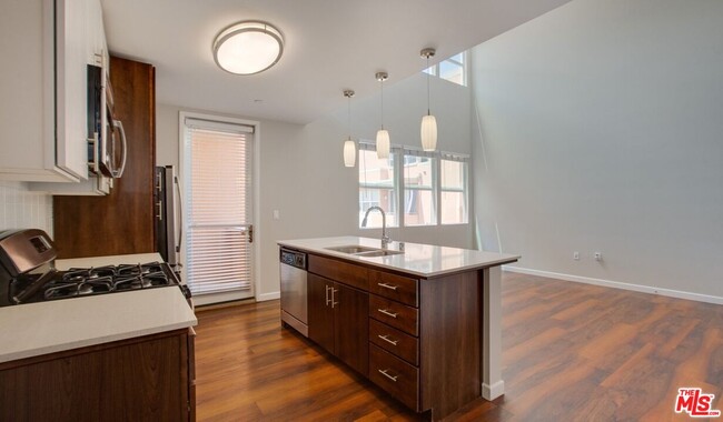 Foto del edificio - 1033 Doreen Place St