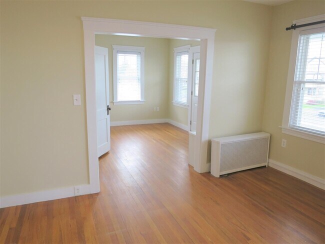Building Photo - 1098 Fellsway