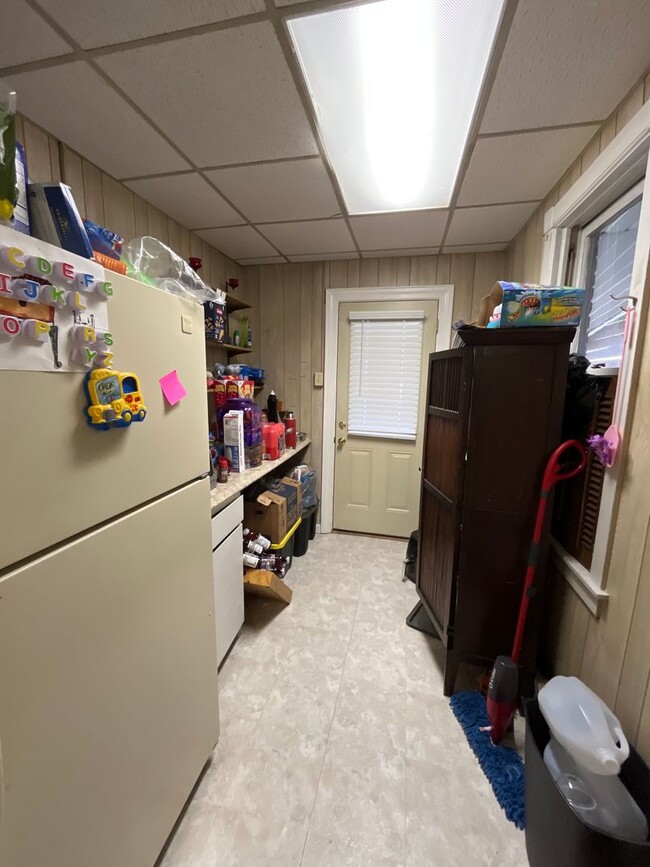 Building Photo - Well-maintained 2 bed home in Northampton ...