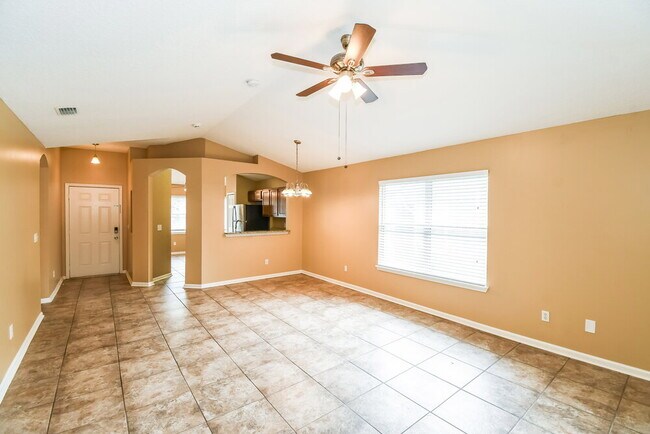 Building Photo - 5549 Oak Crossing Dr