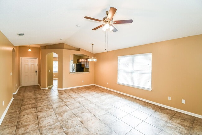 Foto del edificio - 5549 Oak Crossing Dr