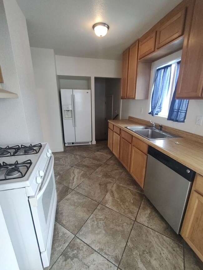 Foto del edificio - 4 Bedroom 2 Bath House