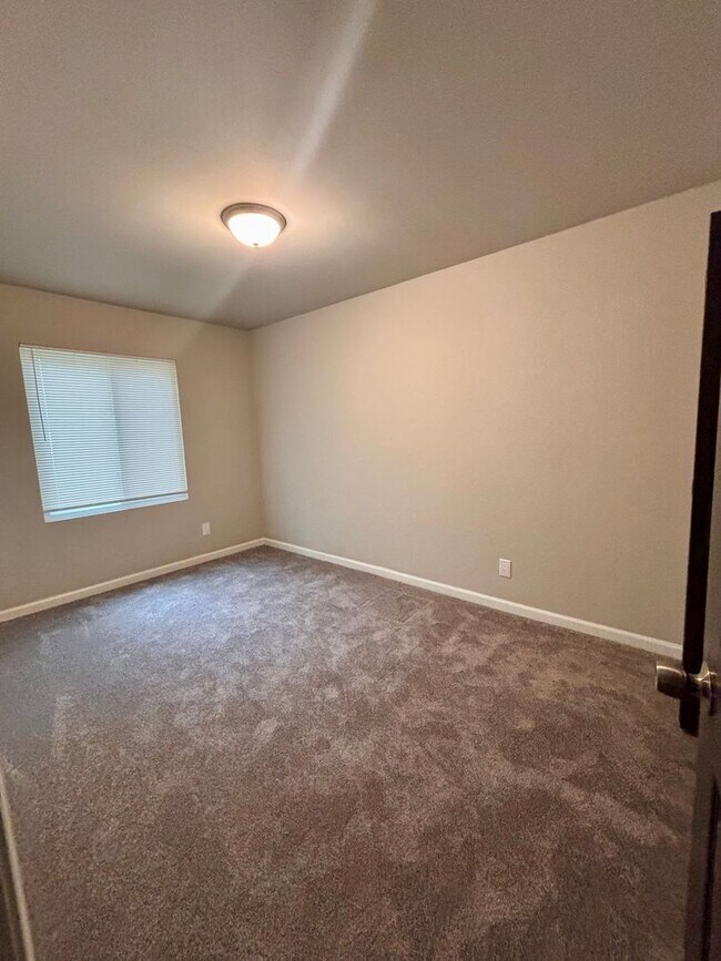 Building Photo - Red Tail Apartments