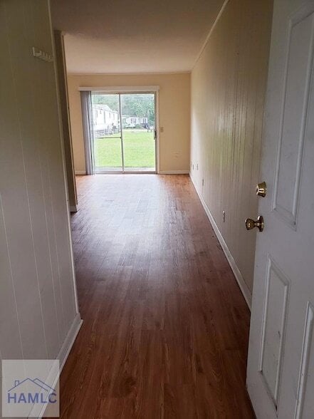 Building Photo - 989 Live Oak Dr