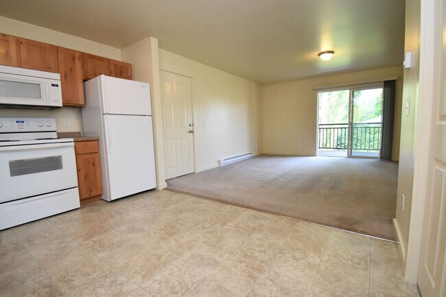 Building Photo - 2nd Floor 2 Bed 1 Bath in a Great Central Location! Nice Large Deck Close to Everything