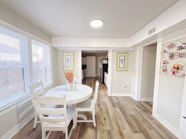 Foto del edificio - 4 Bed 2 Bath - Pre-leasing 2026