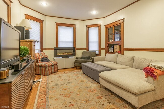 Building Photo - 3 br, 2 bath Apartment - 236 Concord Ave # B