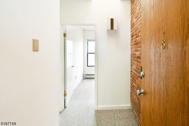 Building Photo - 431 Springfield Ave
