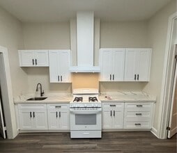 Building Photo - 2541 Dumaine St