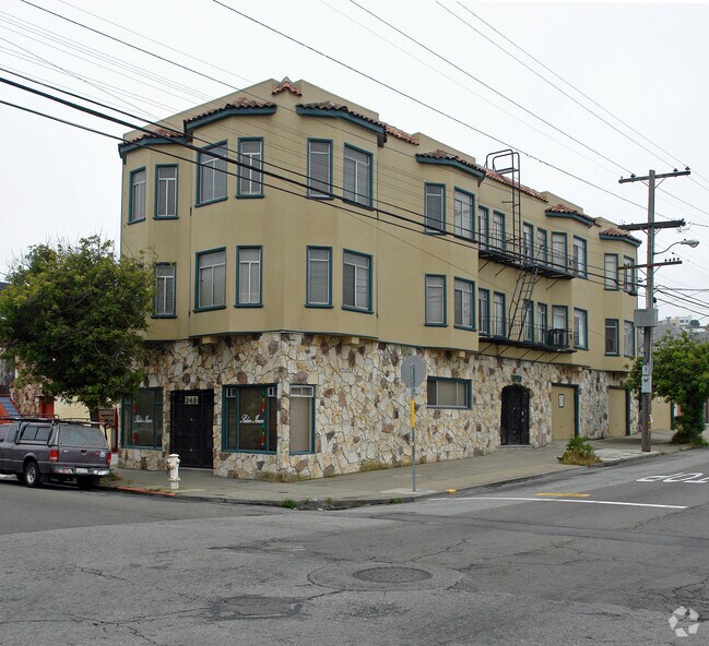 Building Photo - 1090 Plymouth Ave
