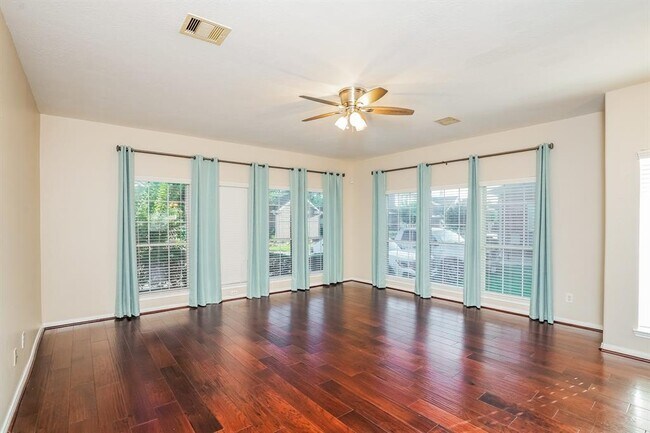 Foto del edificio - 1719 Village Townhome Dr