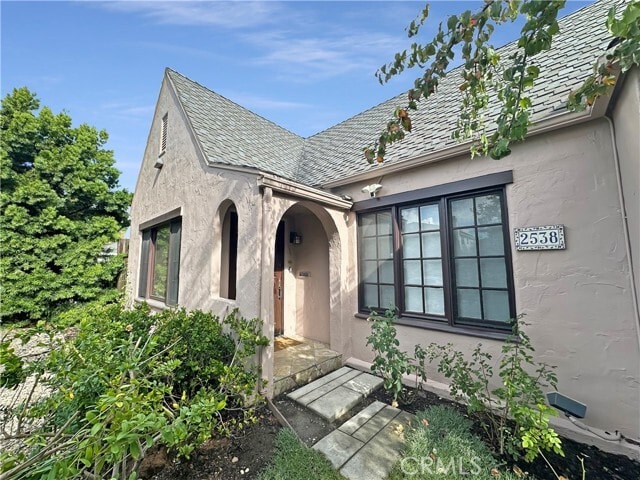 Foto del edificio - 2538 Aiken Ave