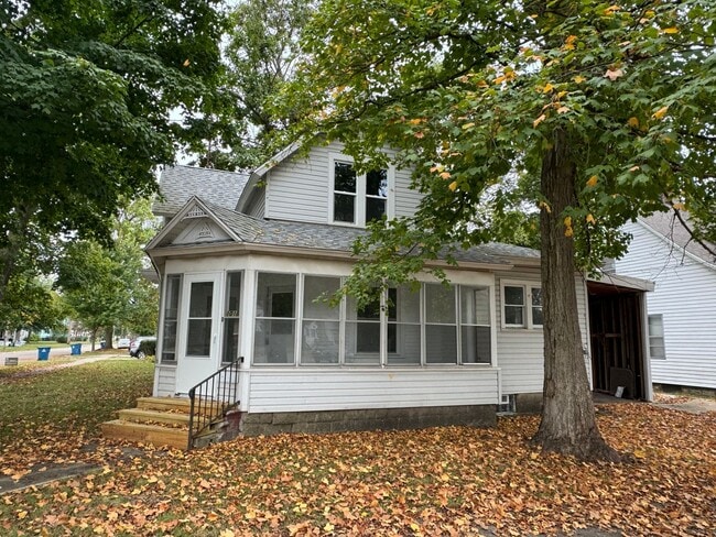 Foto del edificio - 3 bedroom home in Dowagiac