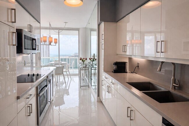 Foto del edificio - 16400 Collins Ave