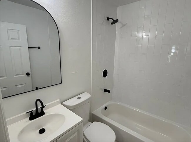 Foto del edificio - 3540 Teaberry Dr
