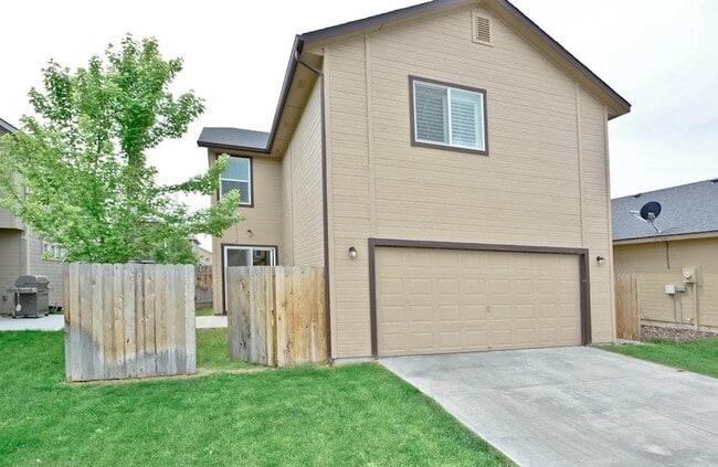 Foto del edificio - 4 bedrooms 2.5 bathroom in SW Boise