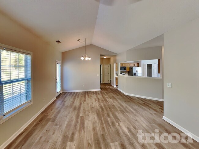 Foto del edificio - 114 Arbor Chase Pkwy