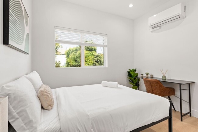 Building Photo - A 3 Bedroom apartment with ensuite bathrooms, common areas and a fully functional kitchen at 1736...