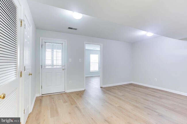Building Photo - 47544 Tenfoot Island Terrace