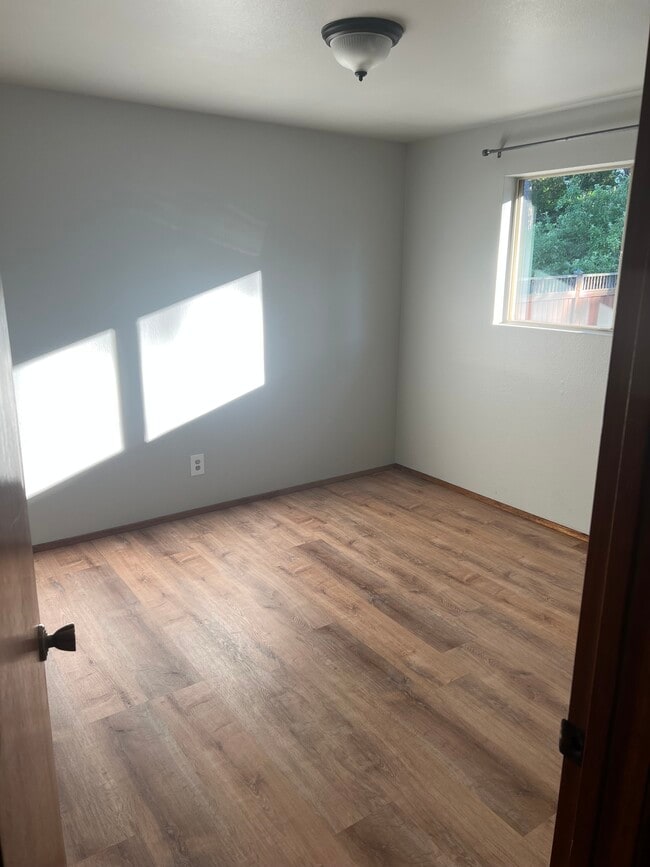 Building Photo - 899 Cathlamet Dr
