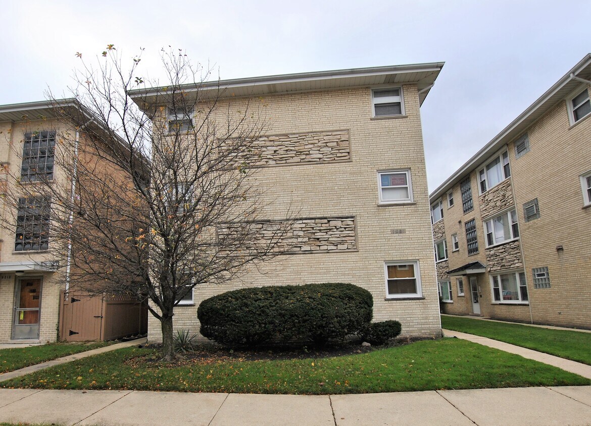 8221 Walsh Ln Unit 5, River Grove, IL 60171 Apartments in River Grove