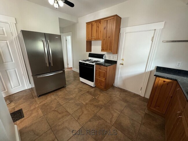 Building Photo - 47 Guinan St