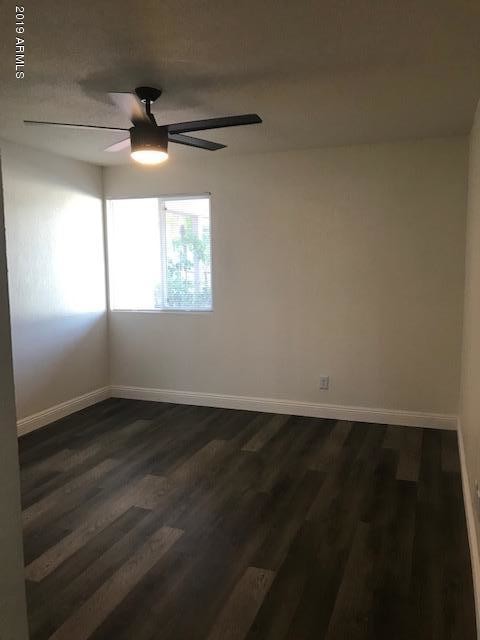 Foto del edificio - 6847 E 4th St