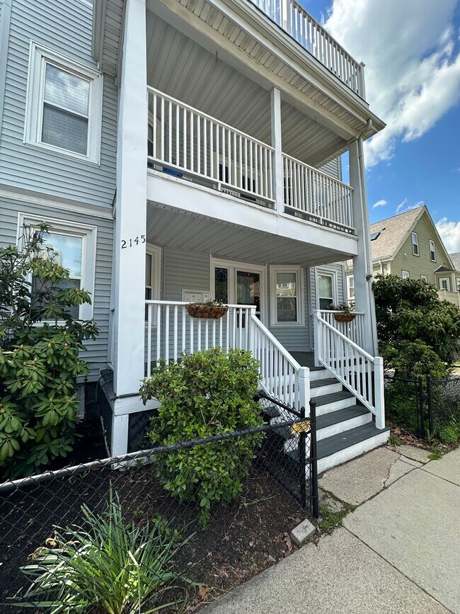 Building Photo - 2145 Dorchester Ave
