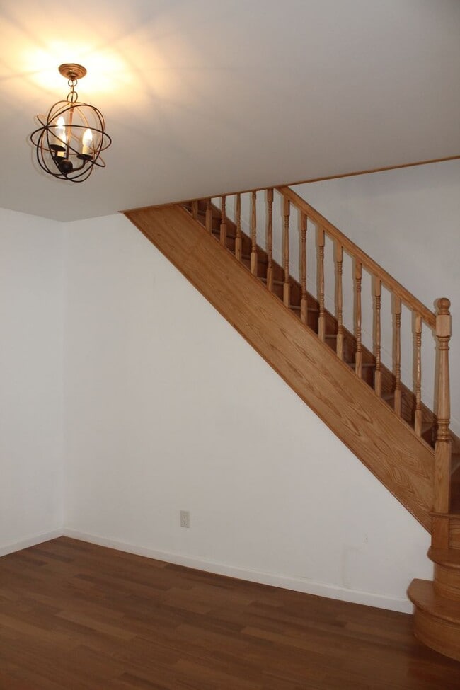 Building Photo - 6954 Loubet St