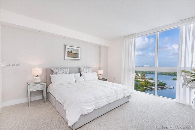 Foto del edificio - 250 Sunny Isles Blvd