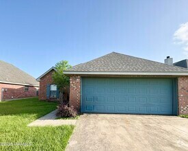 Building Photo - 121 Troubadore Dr