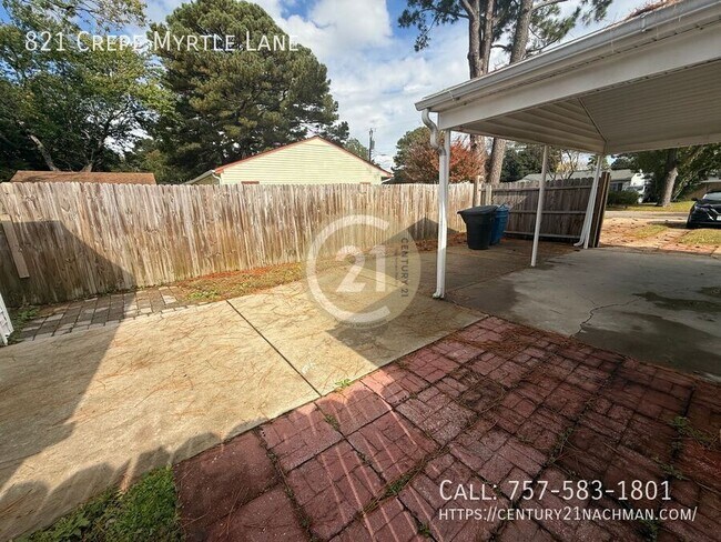 Foto del edificio - 821 Crepe Myrtle Ln