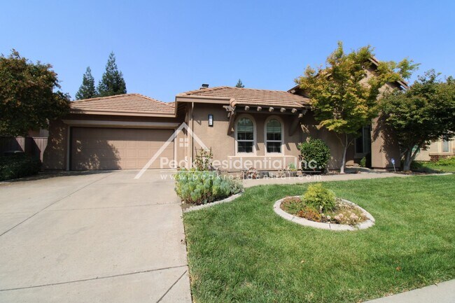 Building Photo - Spacious 4bd/3ba Elk Grove Home with Detac...