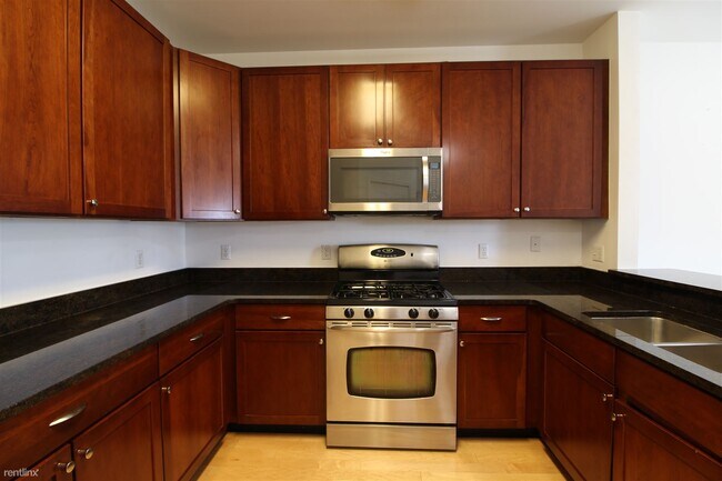Foto del edificio - 3 br, 2 bath Condo - 826 W Summerfield Gle...