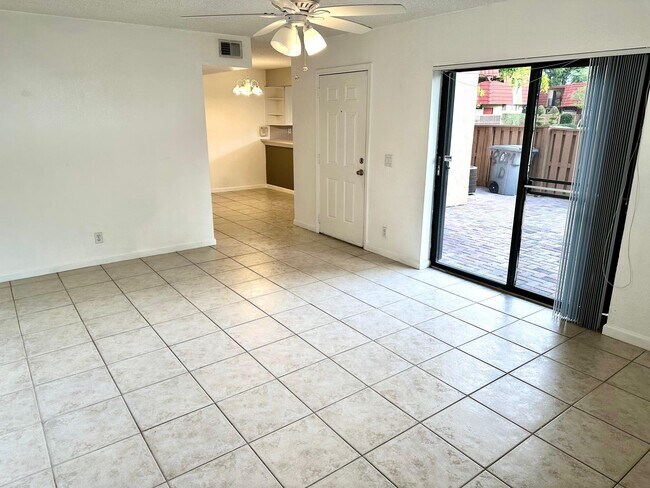 Foto del edificio - 8081 Severn Dr