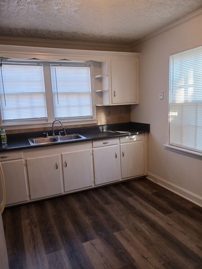 Foto del edificio - North Columbus 2bedroom home available to rent!