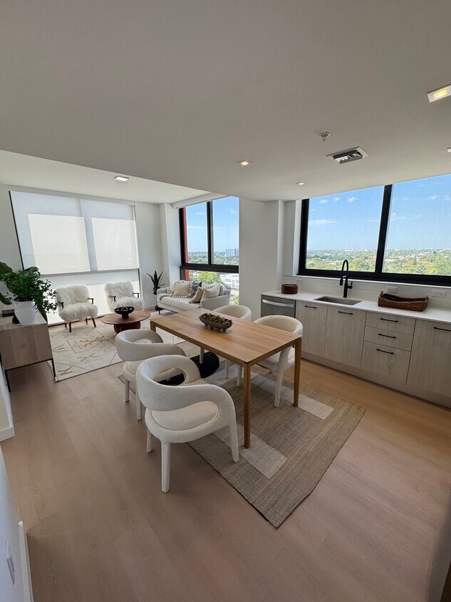 Foto principal - 137 NW 31st St
