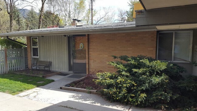 Foto del edificio - 3 Bedroom Holladay Duplex