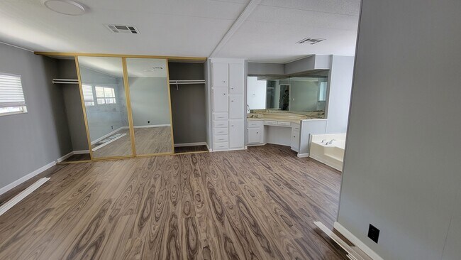 Building Photo - 1750 Citracado Pky