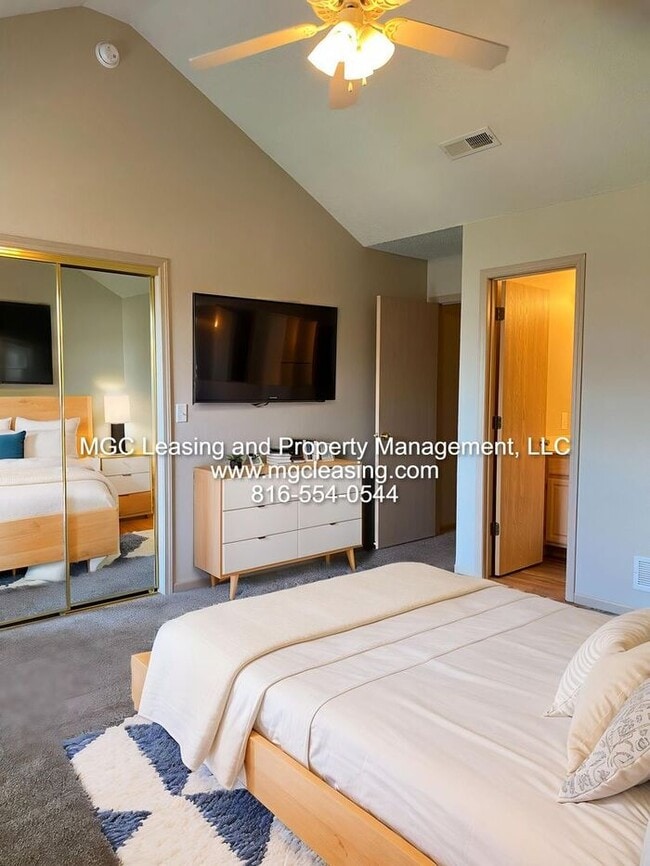 Building Photo - Live the Harrisonville Lifestyle at South Garden Townhomes!